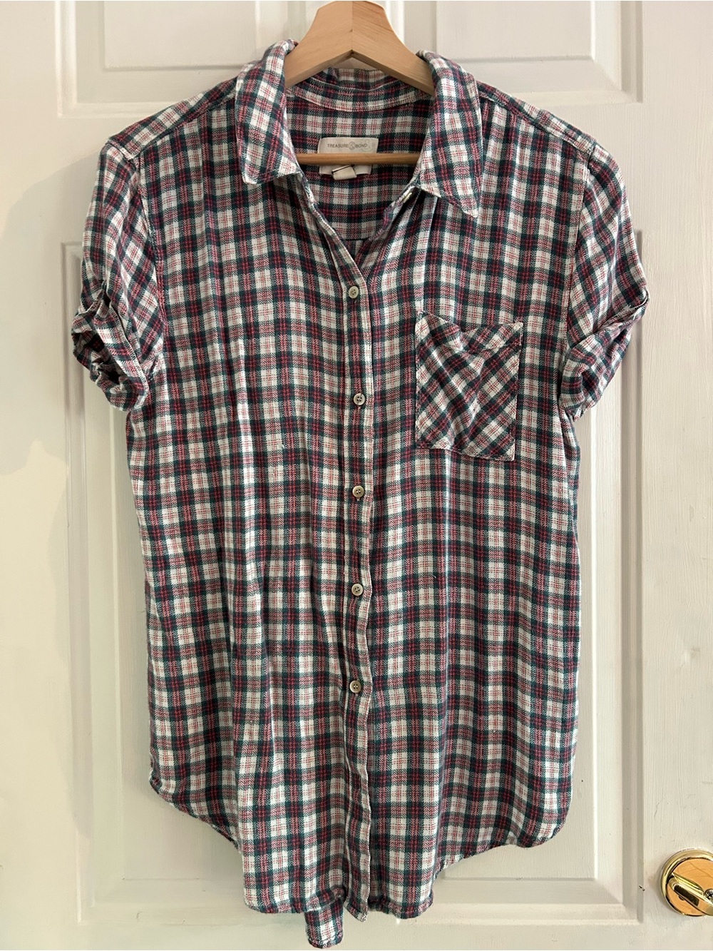 Women’s Short-Sleeve Plaid Button-Up Shirt Boyfriend fit outdoorsy hiker style